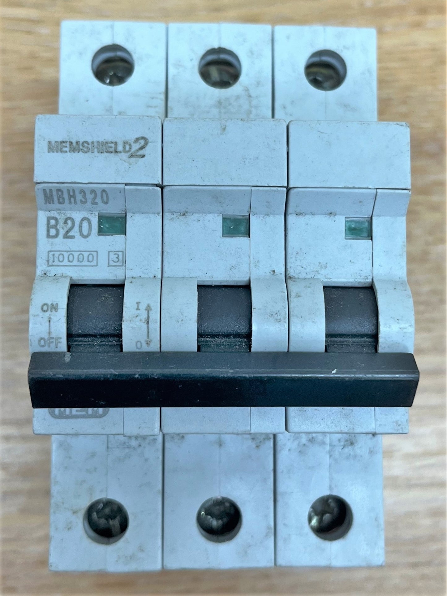 MEMSHIELD 2 MBH320 B20 TRIPLE POLE